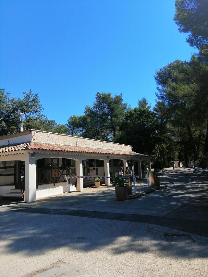 Hotel domaine de la sainte baume à Nans-les-Pins Extérieur photo